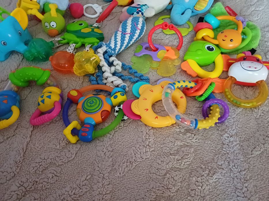 Іграшки для немовлят. Брязкальця