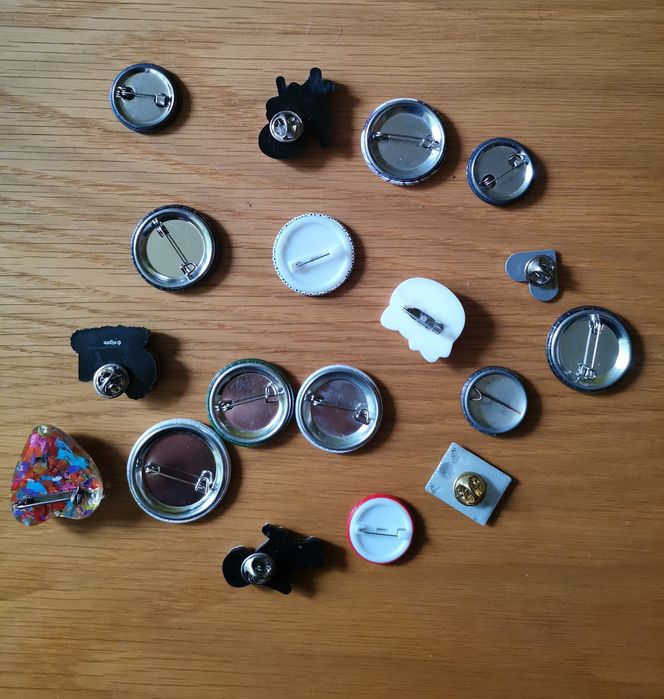 Pins pequenos variados