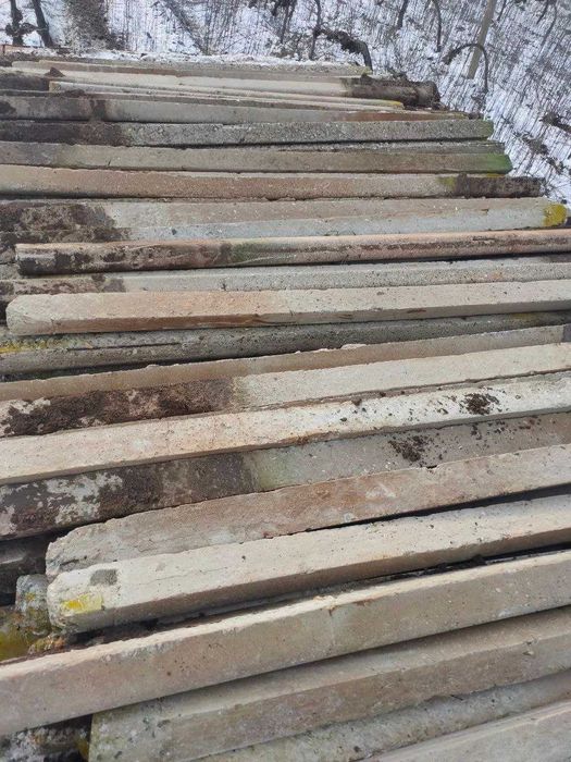 Стовпчики столбики стовпи на забор паркан огорожа сітка проволока