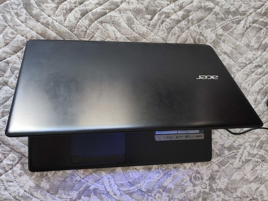 PC portátil ACER E1-522