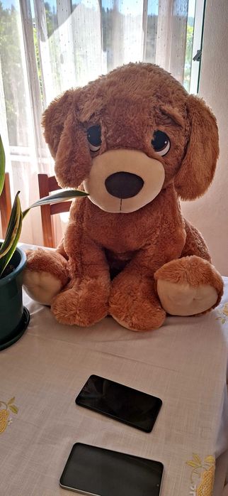 Cão de peluche gigante