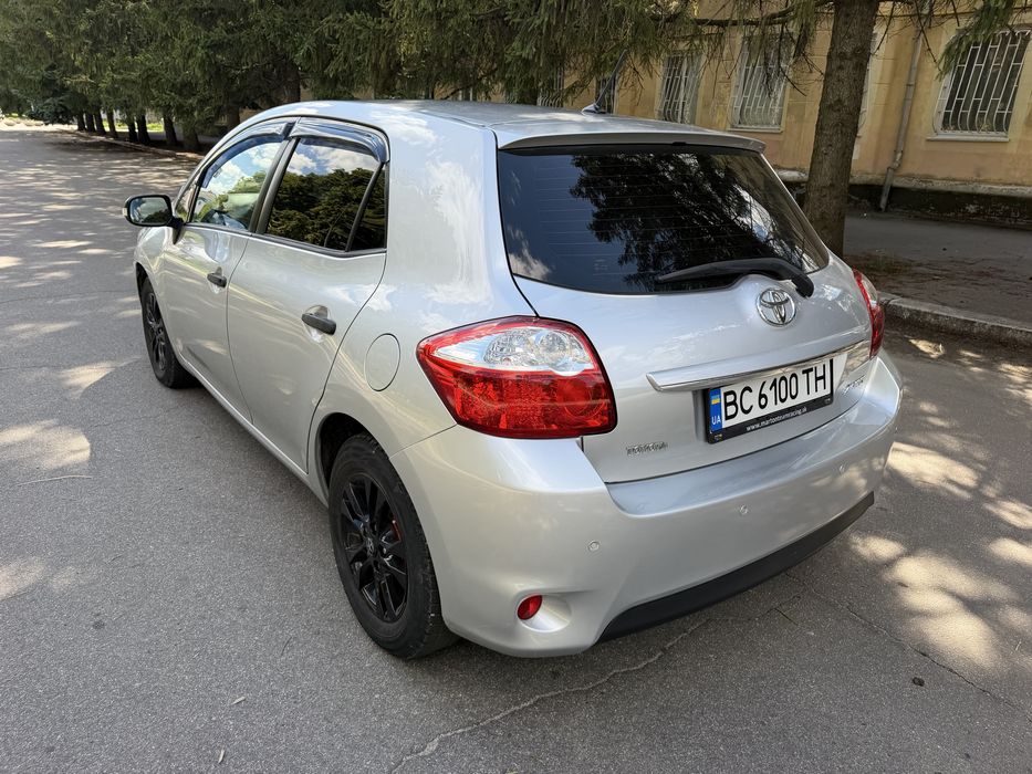 Тоyota Auris 2010 рік
