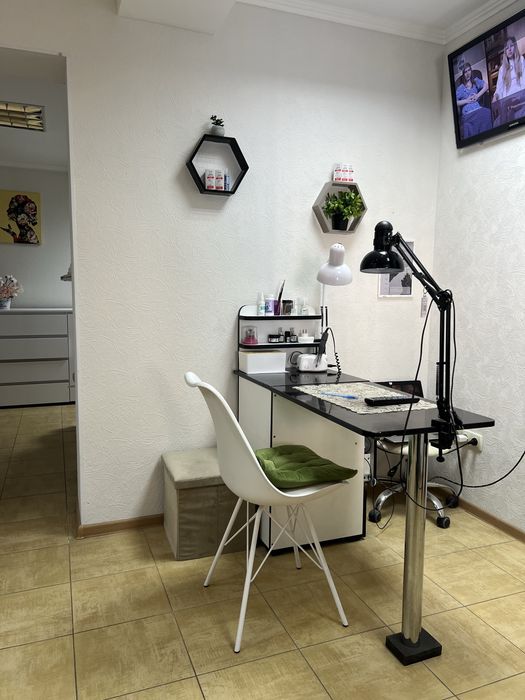 Оренда робочрго місця для майста манікюру