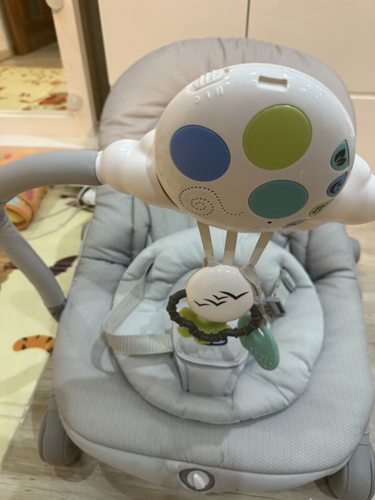 Продам крісло -гойдалка Chicco