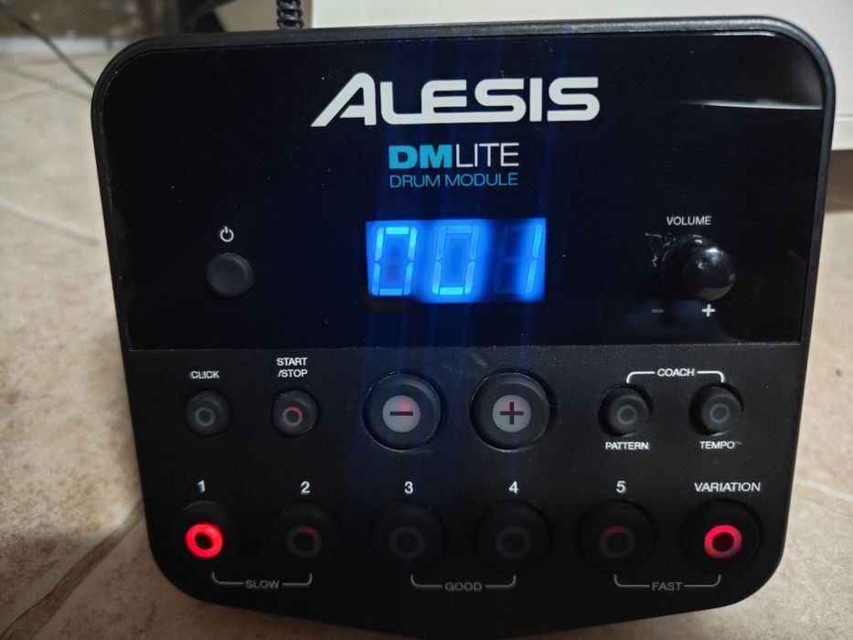 Bateria Eletrónica Alesis DM Lite Kit – Completa com Banco + baquetas.