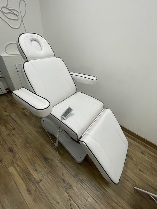 Косметологічна електрична кушетка Calissimo Liam 3 двигуна біла