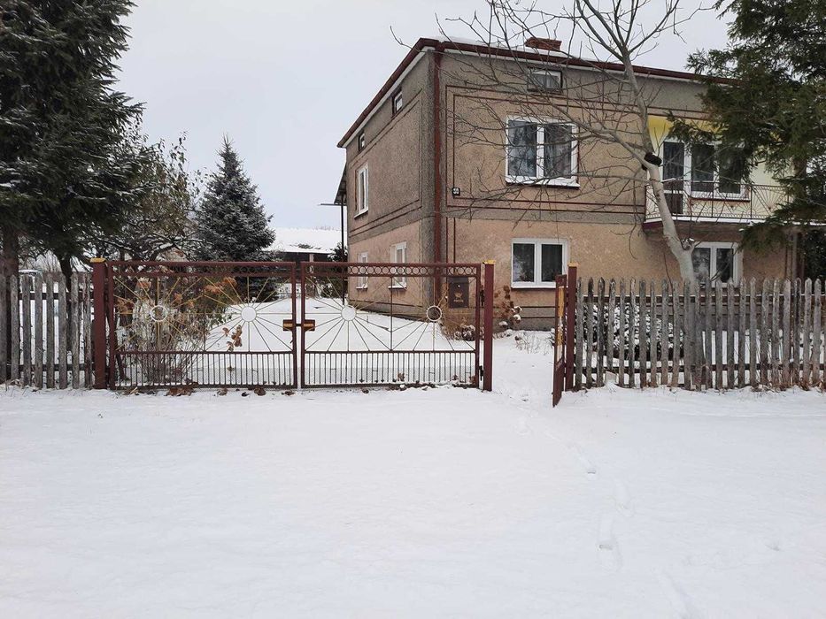 gospodarstwo rolne z budynkami