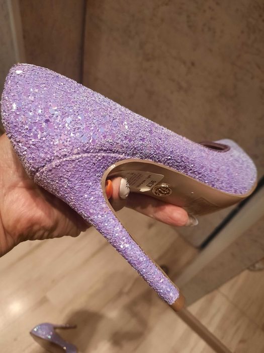 Szpilki  czółenka  damskie  River  Island  lawendowe nowe 38
