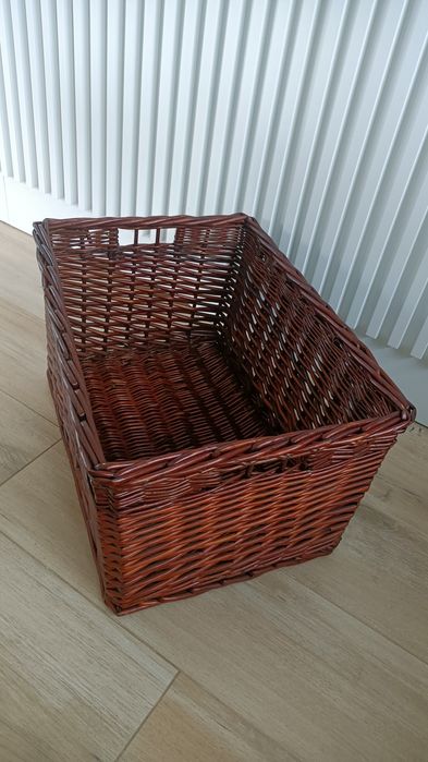 Duży kosz wiklinowy