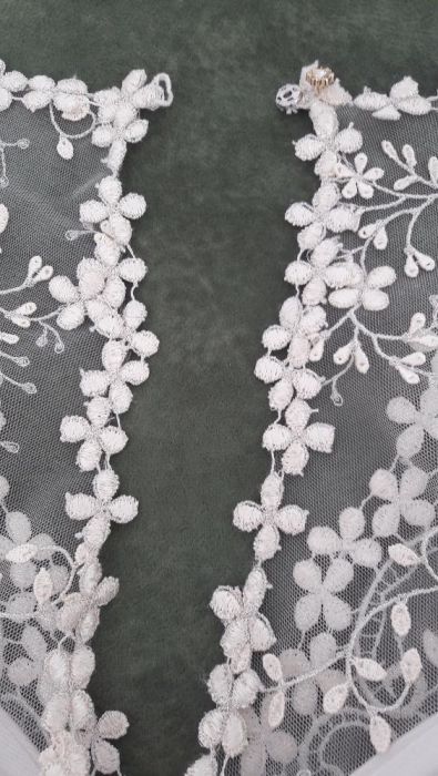 Suknia ślubna z koronką, rękaw 3/4