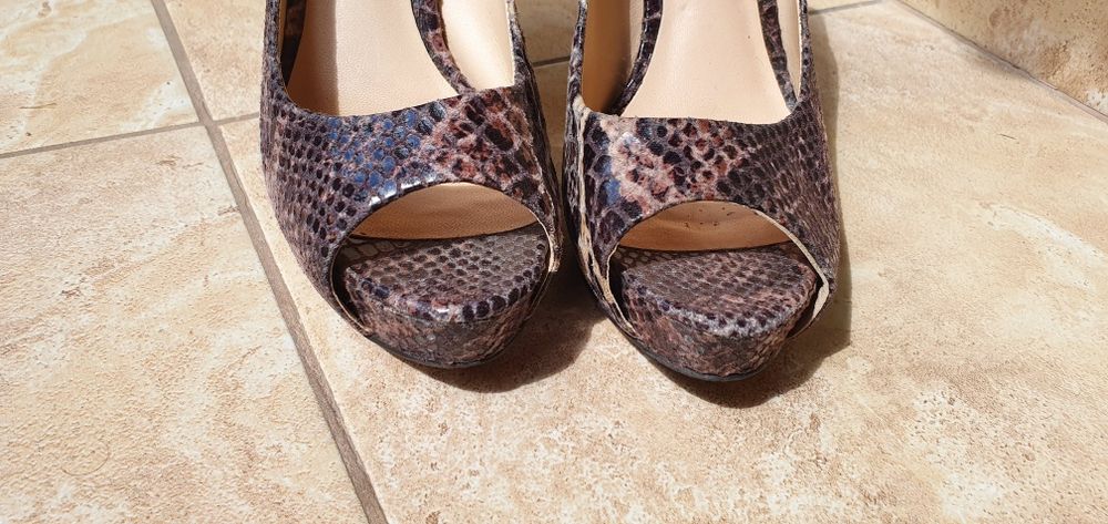 Buty szpilki GUESS rozmiar 36 wkładka 23cm wysokość 12cm