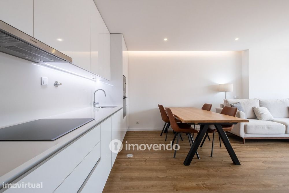 Apartamento T1+1, semi-novo, em Coimbra