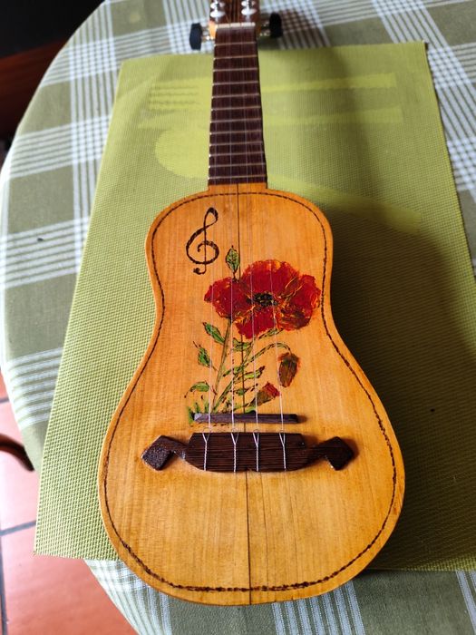 Cavaquinho construção artesanato, muito lindo e bom