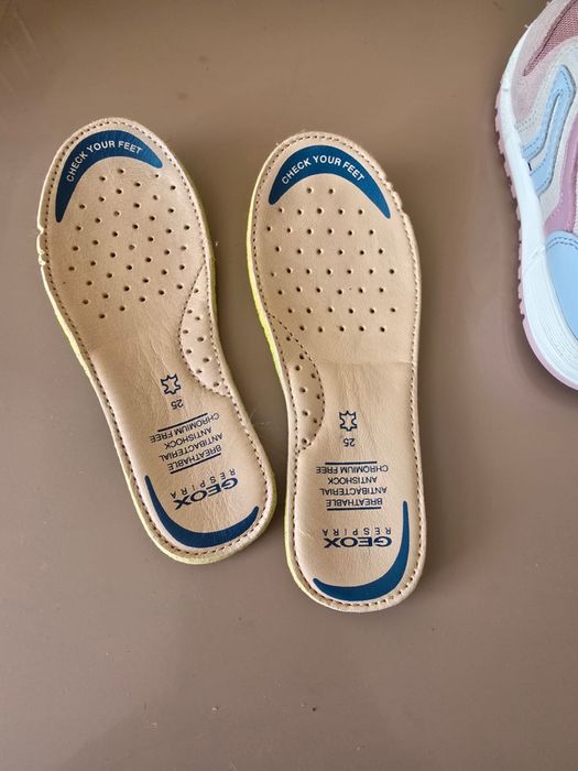 Дитячі кросівки Geox