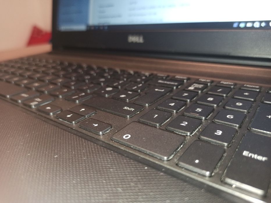 Dell i3 8gb SSD laptop dobra bateria 2-3h