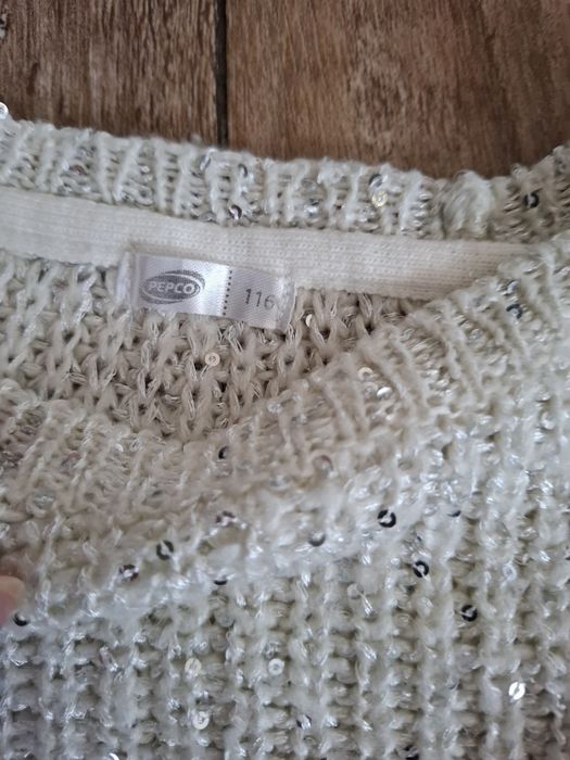 Sweter z cekinami r. 116