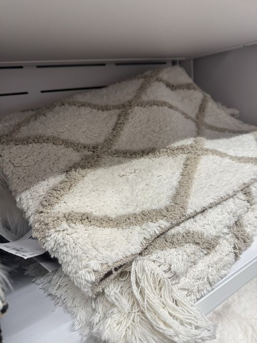 Покривало бежеве на ліжко