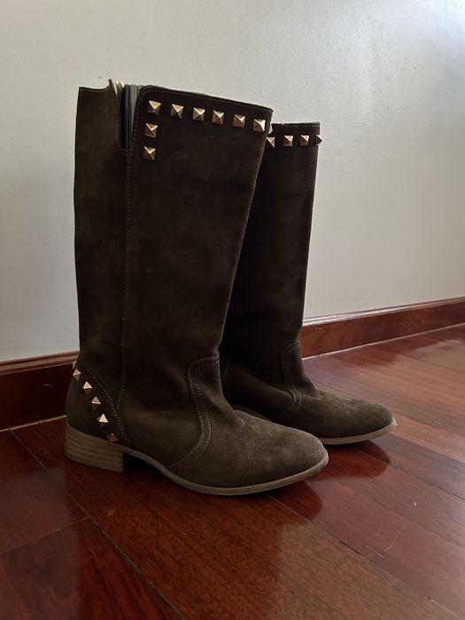 Botas cowboy camurça e tachas