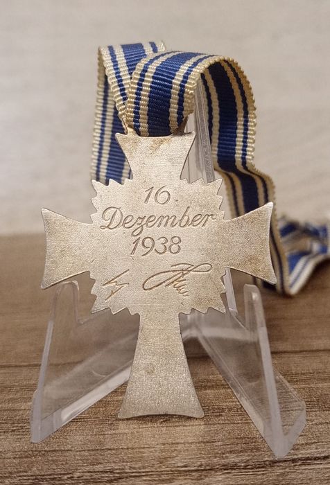 Militaria de Trincheira Cruz de mãe alemã em prata