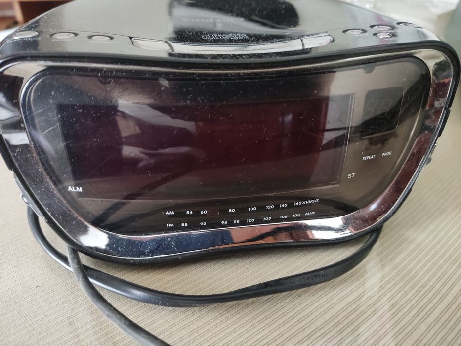 Relógio despartador com leitor de DVD