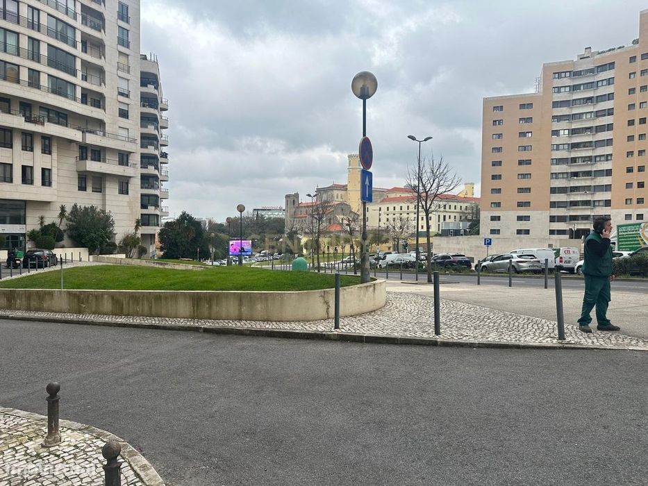 Parqueamento em zona prime de Lisboa ( Campolide )