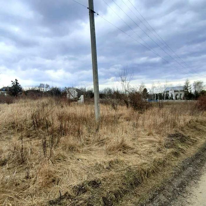 Продам приватизовану ділянку в передмісті Харкова.