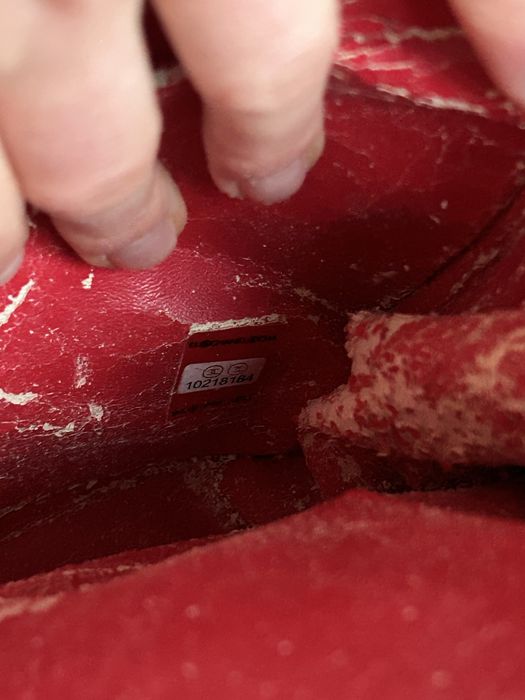 Chanel czerwona skórzana torebka uszkodzone wnetrze