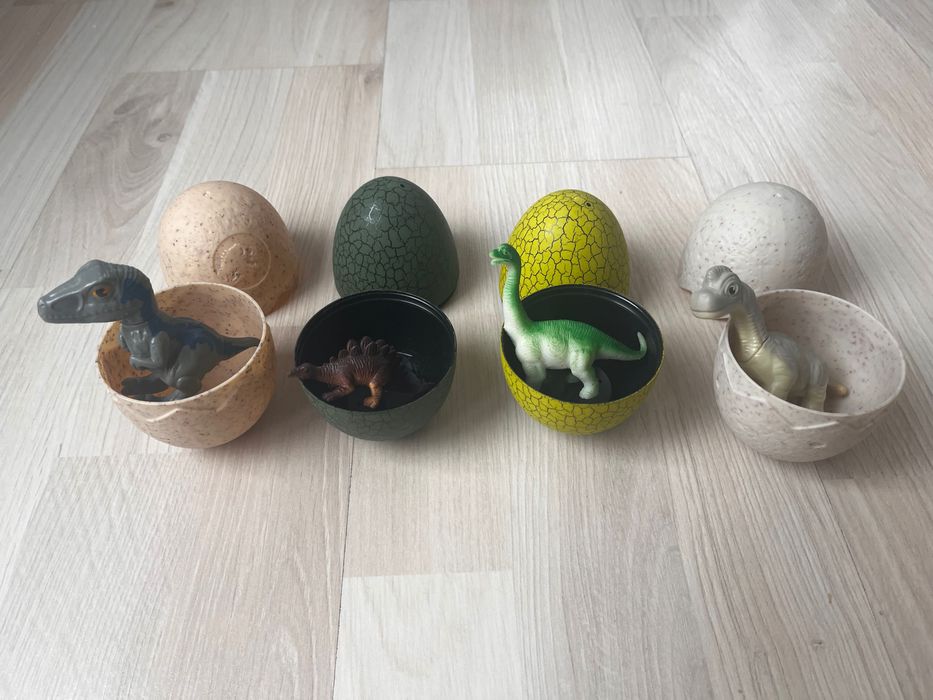 Zestaw 4 jaj z dinozaurami