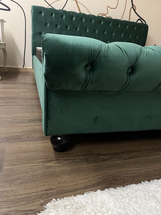 Cama em veludo como nova