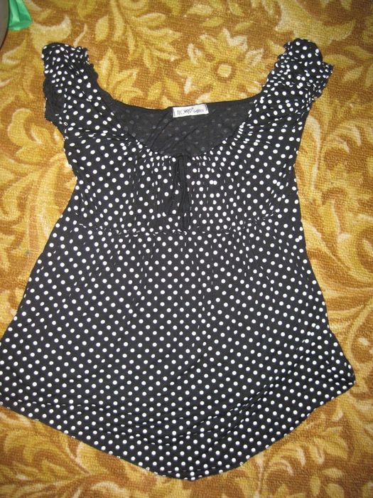 Блузки на зав'язках підходять і для вагітної та годуючої