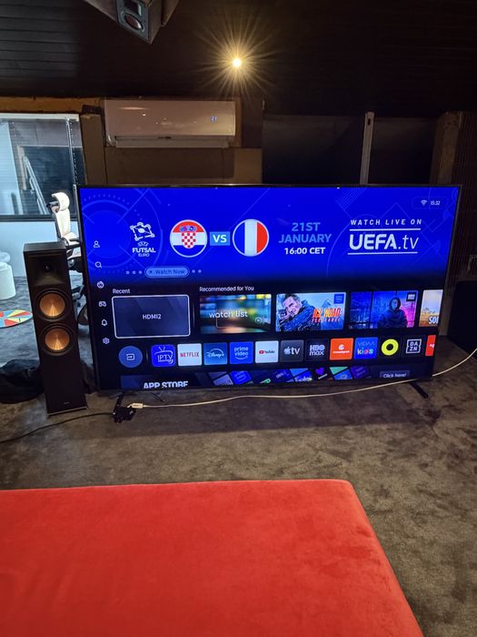 Hisense 110ux  (110 polegadas)