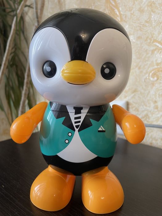 Іграшки від 6міс(пірамідка Tomy,паровозик FisherPrice, музич Пінгвін