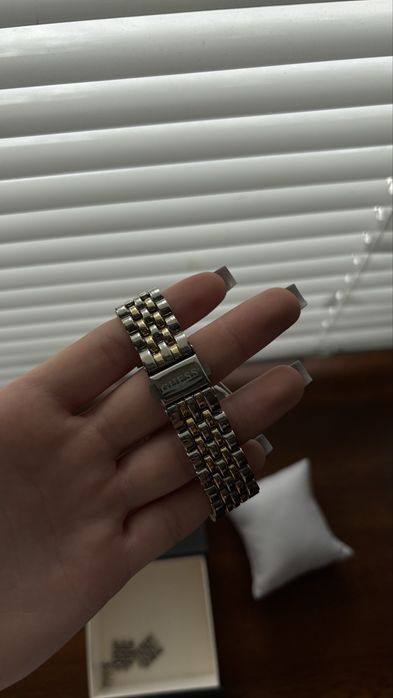 продам жіночий годинник guess новою поштою