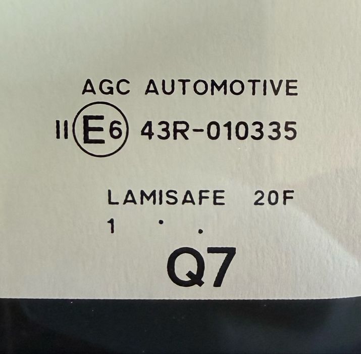 Toyota Corolla E21  / szyba przednia czołowa Kamera