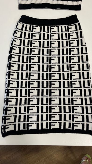 Conjunto crop top e saia