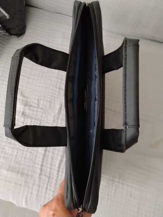 Mala Rivacase para laptop de 14"
