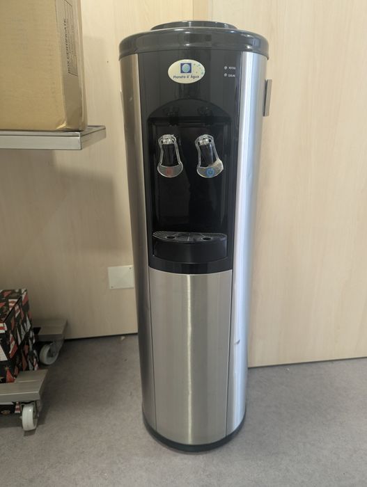 Dispensador de água planeta de água