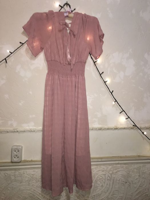 Рожева довга сукня пудровое платье с коротким рукавом Размер М