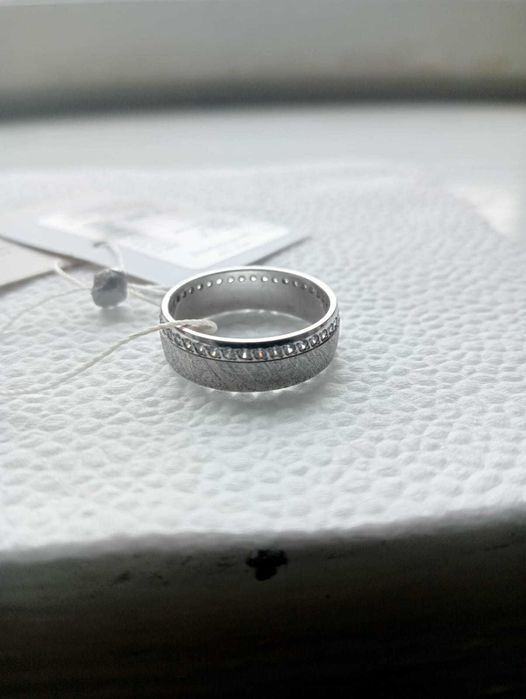 Обручка срібна з фіанітами