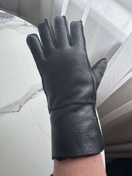 Рукавиці з натуральної овечої шкіри.