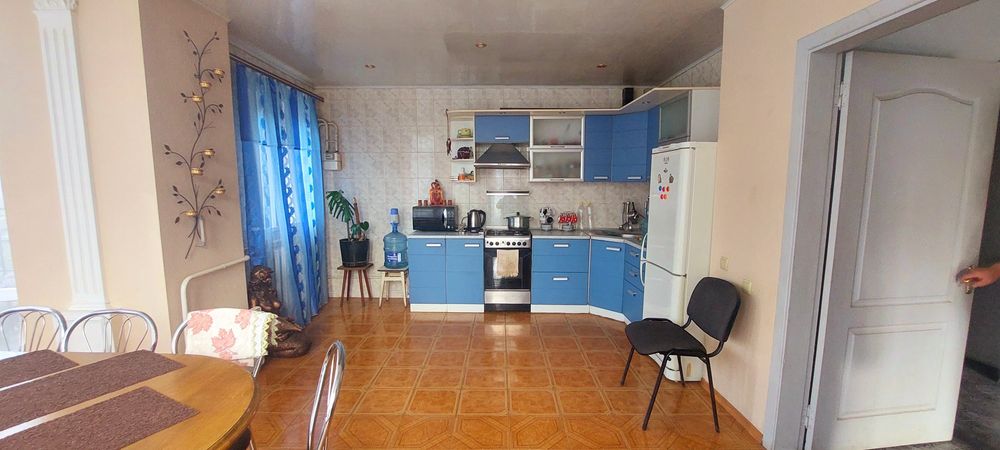 Продам 3-х эт дом в Новоселовке