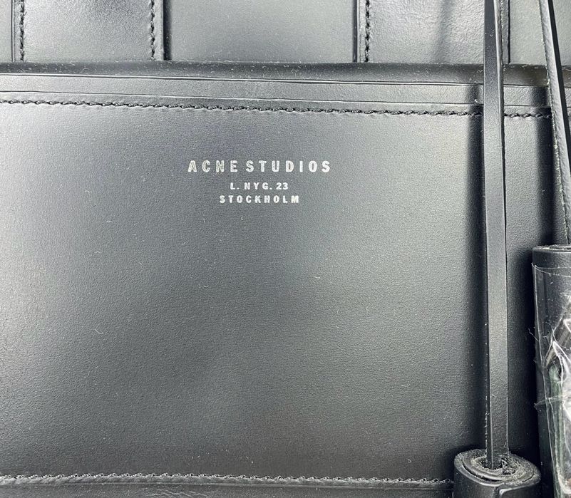 Шкіряна сумка Acne Studios.