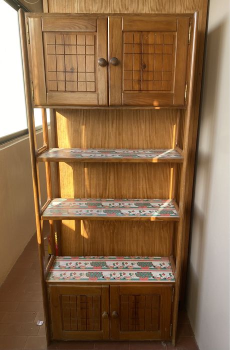 Estante armário de madeira