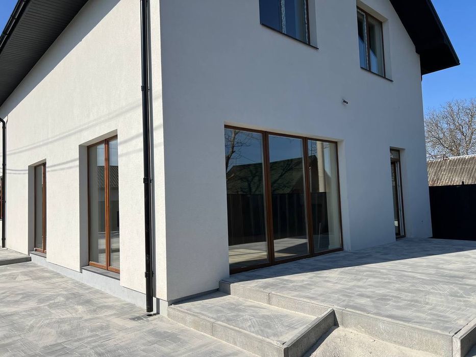 Продам будинок з ремонтом та басейном/3.7сотих/180м2/біля річки