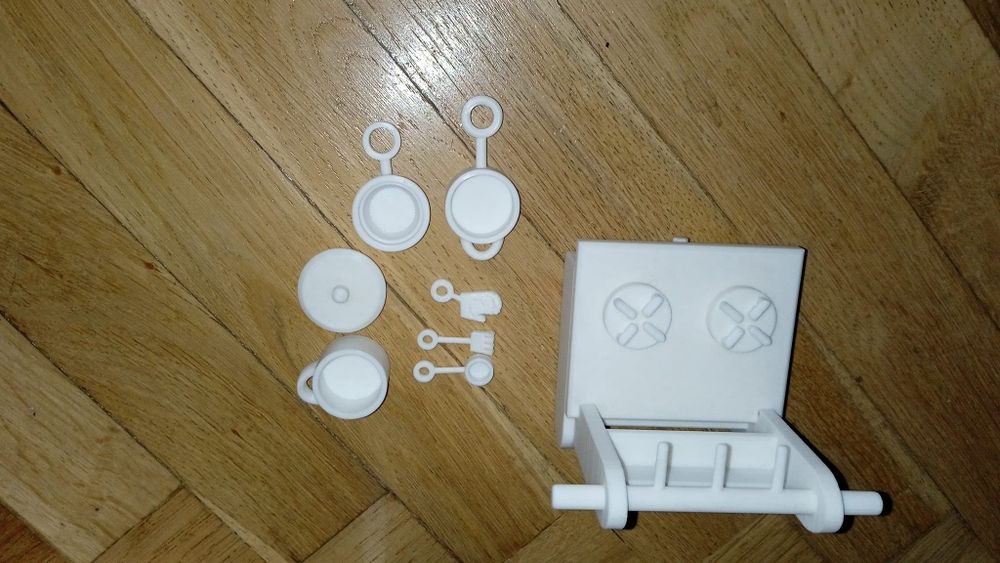 Drewniany domek dla lalek