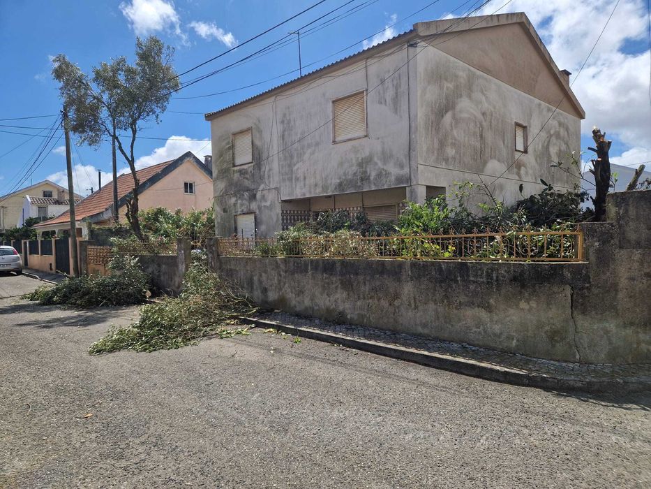 Vivenda para reconstrução + lote para construção