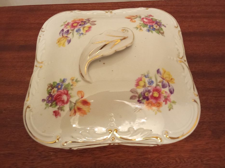 Шкатулка фарфоровая