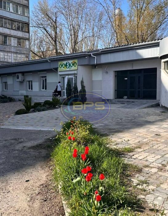 Здам фасадне приміщення 65 м² на Капітана Кузнєцова, 110/114