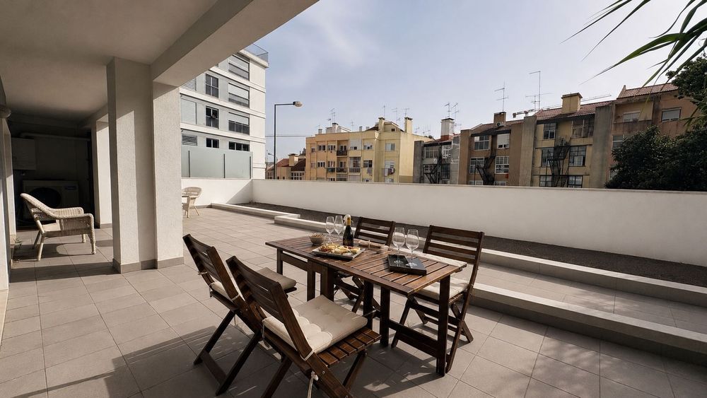 Arrendamento T2 Graça com Terraço e Lugar de Garagem