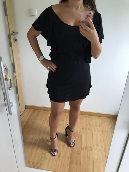 Czarna sukienka ZARA S odkryte ramiona